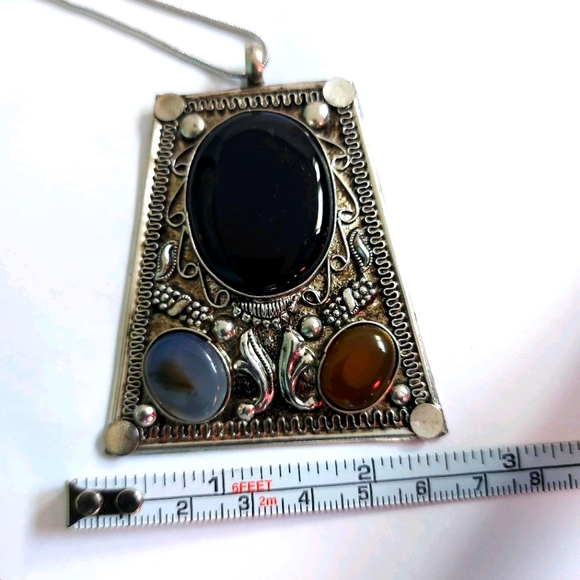Gemstones Pendant with Neck chain - Picture 4 of 5